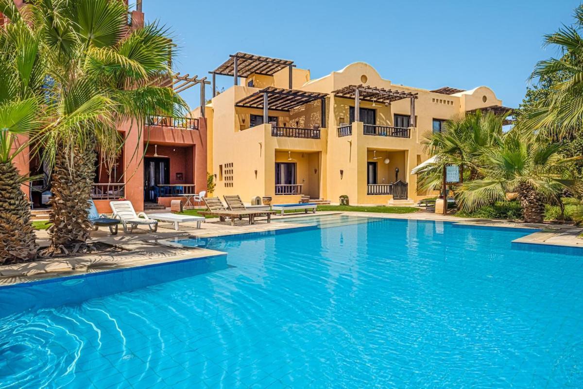 Townhouse With Roof Terrace,balcony And Large Pool Apartment Hurghada