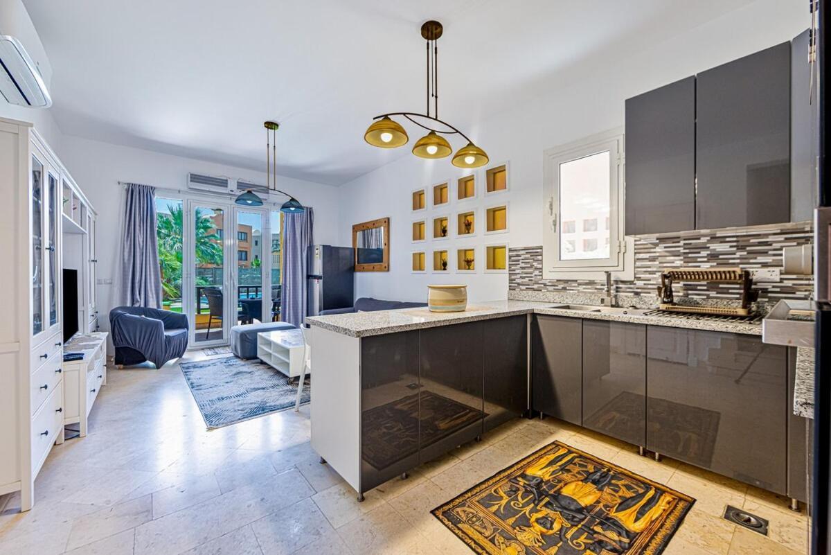 Townhouse With Roof Terrace,balcony And Large Pool *
