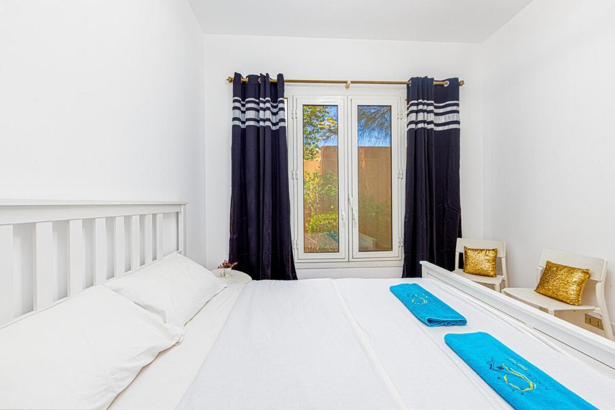 Apartment Townhouse With Roof Terrace,balcony And Large Pool