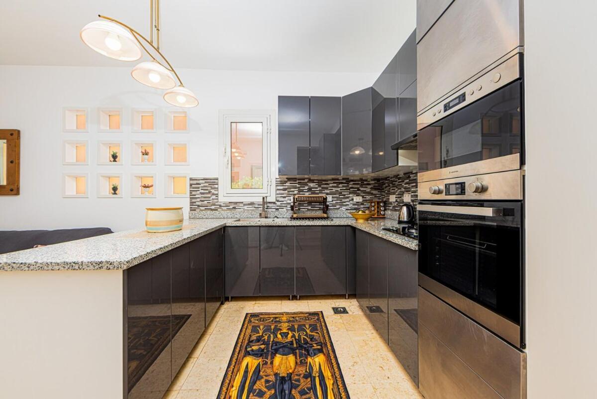 Townhouse With Roof Terrace,balcony And Large Pool *