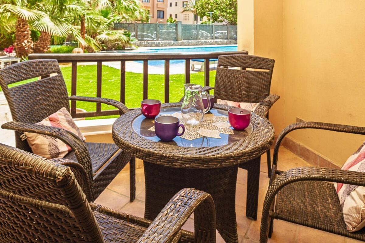 Townhouse With Roof Terrace,balcony And Large Pool