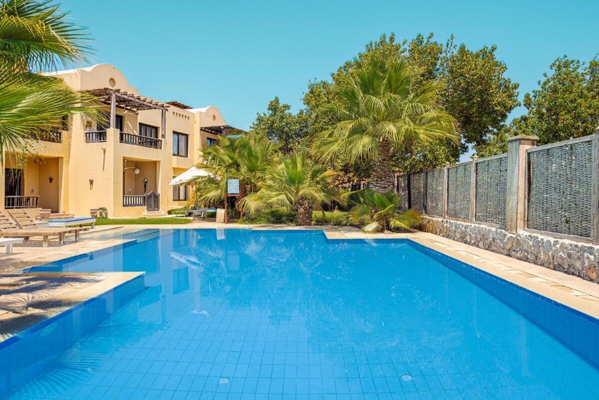 Townhouse With Roof Terrace,balcony And Large Pool Hurghada