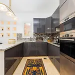 Townhouse With Roof Terrace,Balcony And Large Pool