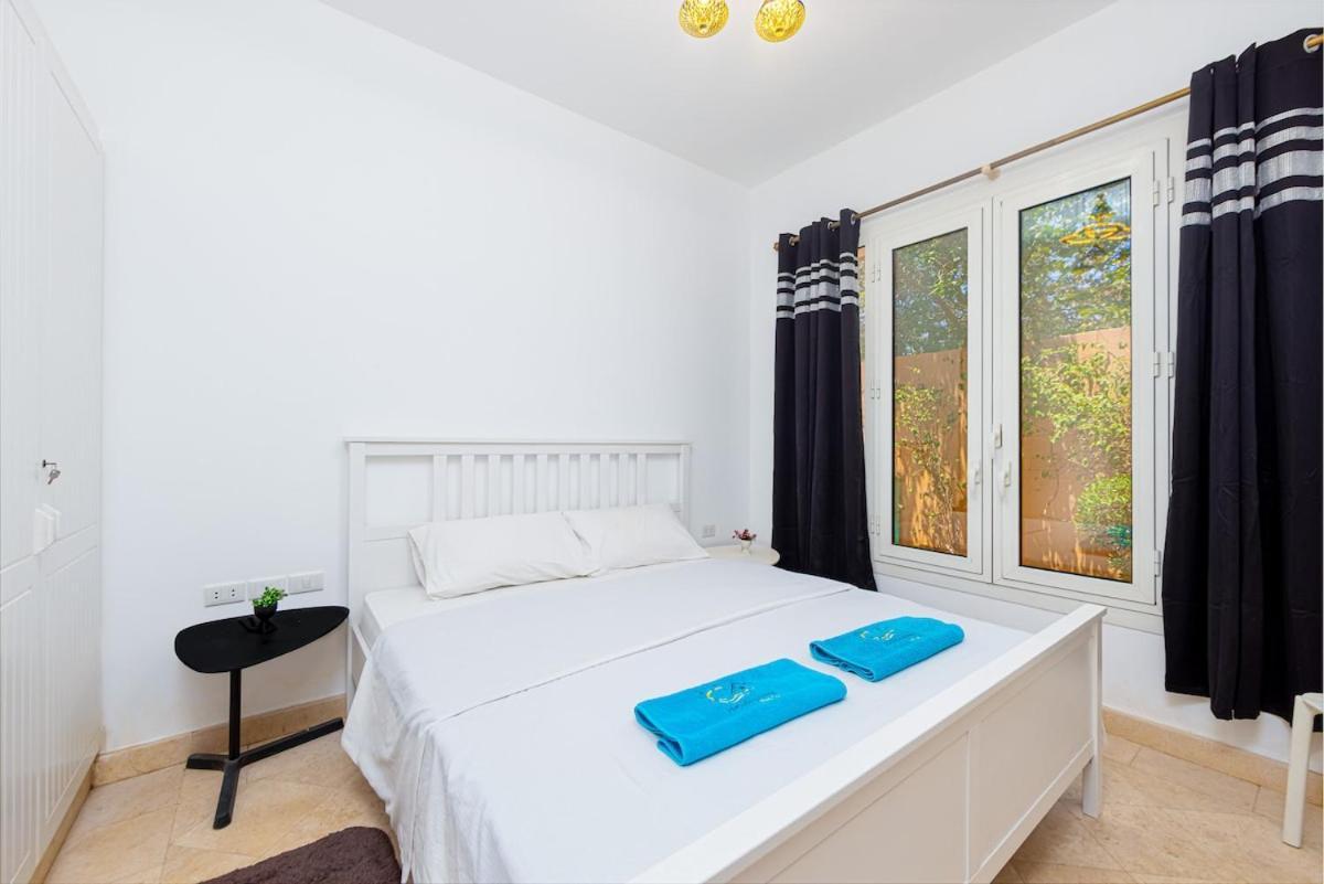 Townhouse With Roof Terrace,balcony And Large Pool *