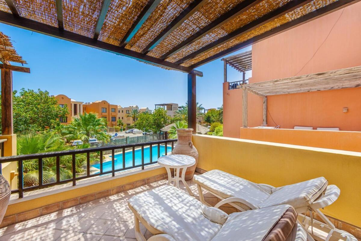 Townhouse With Roof Terrace,balcony And Large Pool * Hurghada